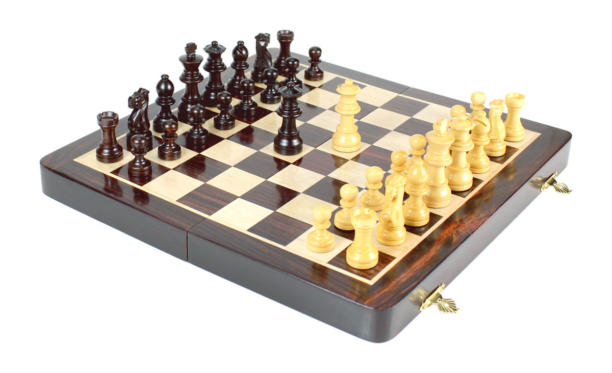 12" Folding chess board ideal for travelling purpose. King Height - 2.5" (63.5mm) King Base - 0.86" (22mm)